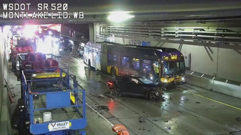 Multi-Vehicle Crash Closes Lanes on SR 520 Near Redmond